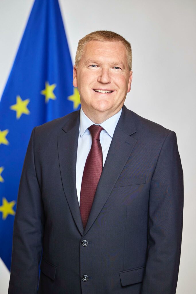 comisarul-european-pentru-democratie-si-justitie,-in-vizita-la-bucuresti