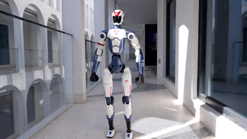 robotul-umanoid-l7-din-china-impresioneaza-cu-un-dans-traditional-si-arata-cat-de-avansata-a-devenit-robotica