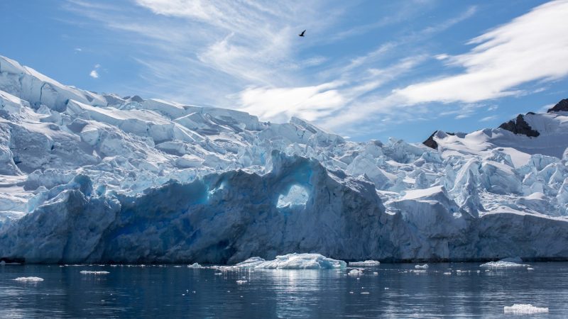 gaura-gravitationala-din-antarctica:-cum-s-a-intensificat-cea-mai-puternica-anomalie-gravitationala-de-pe-pamant-in-urma-cu-30-de-milioane-de-ani