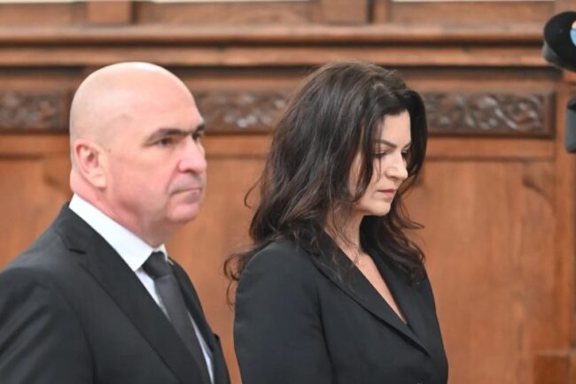 ce-salariu-incaseaza-lunar-partenera-lui-ilie-bolojan.-cati-bani-castiga-asistenta-medicala-de-la-sju-oradea
