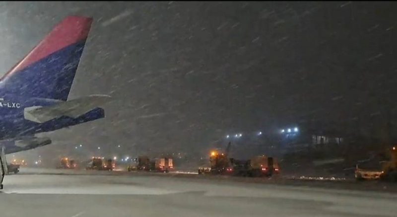cum-arata-traficul-pe-aeroportul-otopeni-dupa-suspendarea-zborurilor-din-cauza-zapezii