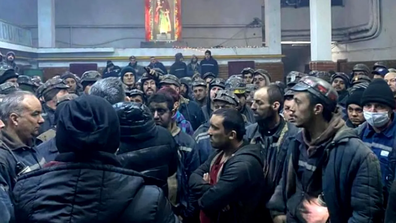 minerii-protesteaza-astazi-4-ore-in-fata-guvernului.-muncitorii-reclama-probleme-majore-la-complexul-energetic-oltenia