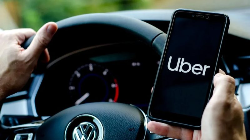 uber-accelereaza-pariul-pe-robotaxiuri-si-statii-de-incarcare:-planul-prin-care-vrea-sa-domine-mobilitatea-autonoma