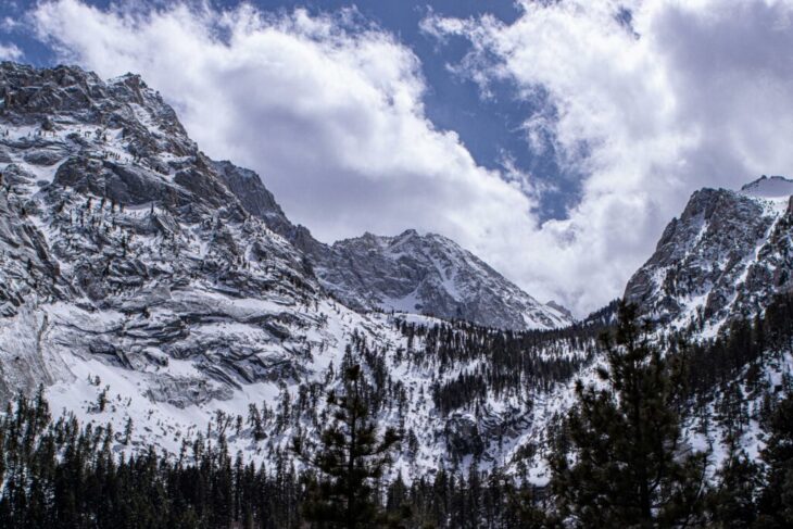 autoritatile-din-sua-investigheaza-moartea-a-opt-schiori-surprinsi-de-o-avalansa-in-sierra-nevada