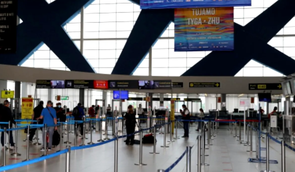 trafic-in-conditii-de-ninsoare-abundenta-pe-aeroporturile-din-bucuresti.-zborurile-pot-intarzia