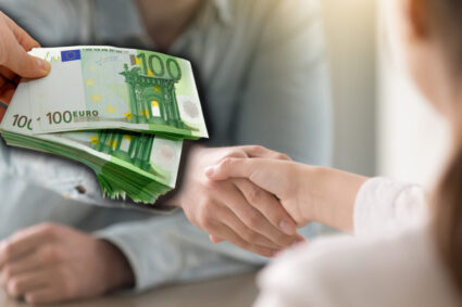 tara-din-europa-care-creste-salariul-minim.-si-romanii-care-muncesc-aici-vor-primi-mai-multi-bani