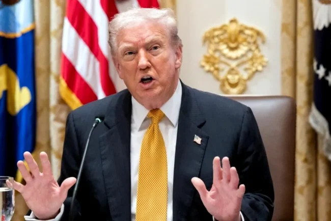 trump-riposteaza-si-mai-dur:-tarifele-globale-sunt-crescute-la-15%-dupa-decizia-curtii-supreme