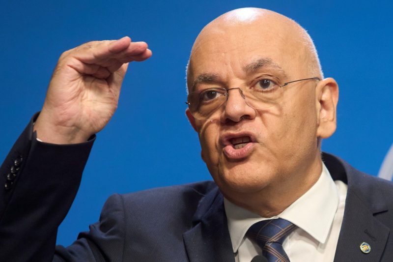 de-ce-nu-au-voie-apartinatorii-in-spatiile-in-care-victimelor-li-se-acorda-primul-ajutor,-in-spitale.-raed-arafat-explica-ce-spune-legea-in-astfel-de-situatii