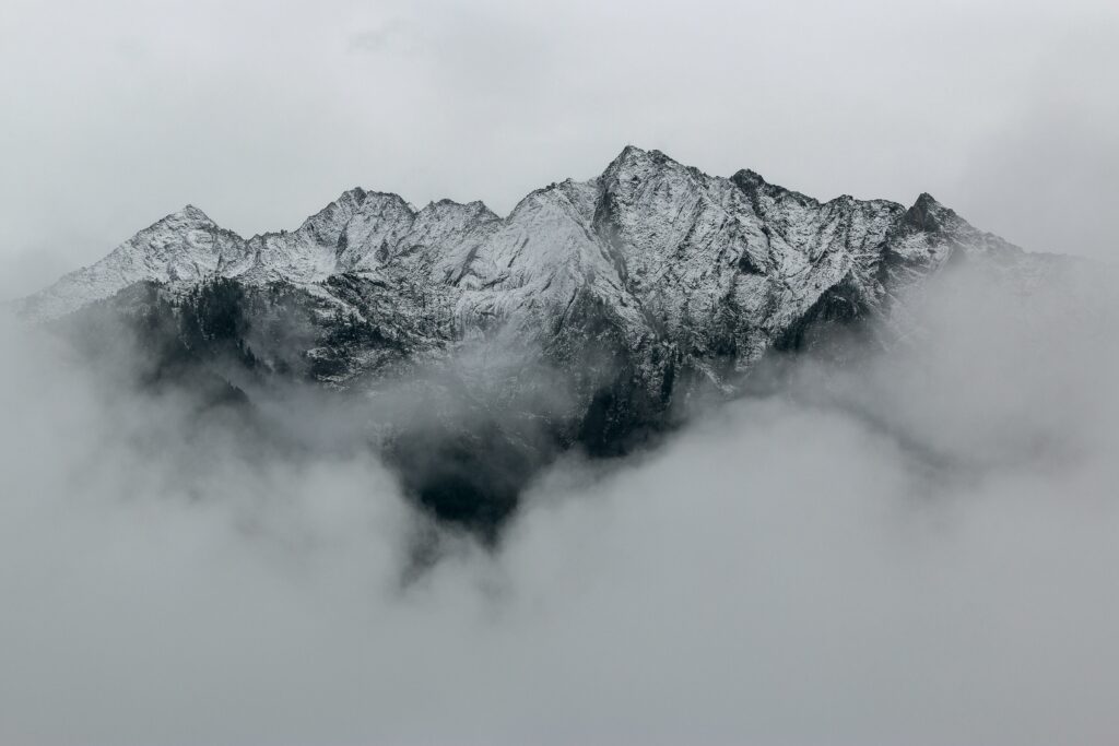cel-putin-5-persoane-au-murit-intr-o-serie-de-avalanse-in-vestul-austriei
