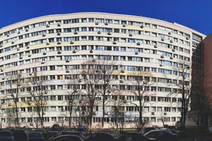 cate-apartamente-are-cel-mai-mare-bloc-din-romania.-este-cat-un-oras-intreg