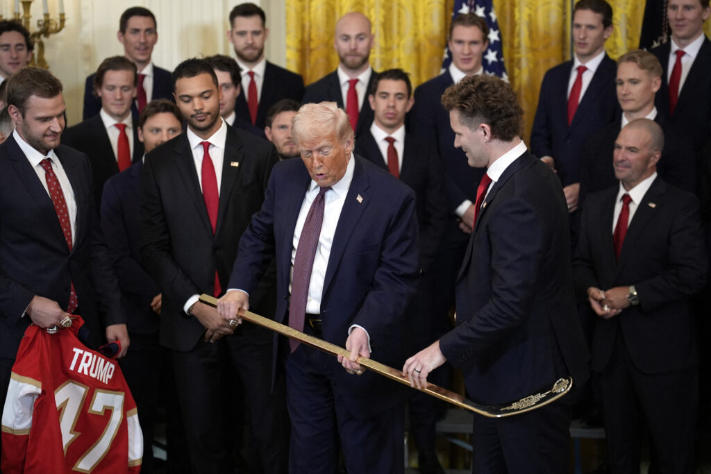 poza-postata-de-casa-alba-dupa-ce-sua-a-castigat-aurul-la-hochei.-ironie-la-adresa-canadei