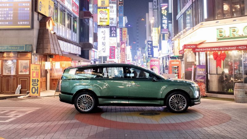 noul-suv-cu-trei-randuri-de-scaune-de-la-hyundai-face-valuri-in-piata-si-merita-toata-atentia.de-ce-este-perfect-pentru-familii-mari