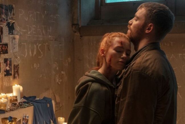 the-strangers-chapter-3-(2026),-un-final-decent-de-trilogie,-dar-sub-primele-doua-filme.-de-ce-sa-te-uiti,-totusi,-la-necunoscutii:-capitolul-final,-daca-le-ai-vazut-pe-primele-doua