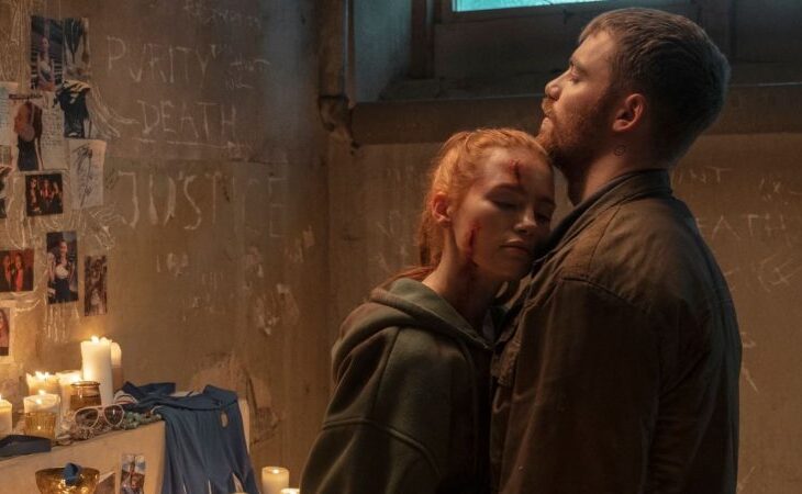 the-strangers-chapter-3-(2026),-un-final-decent-de-trilogie,-dar-sub-primele-doua-filme.-de-ce-sa-te-uiti,-totusi,-la-necunoscutii:-capitolul-final,-daca-le-ai-vazut-pe-primele-doua