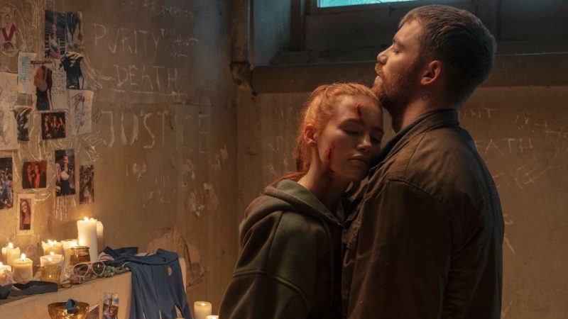 the-strangers-chapter-3-(2026),-un-final-decent-de-trilogie,-dar-sub-primele-doua-filme.-de-ce-sa-te-uiti,-totusi,-la-necunoscutii:-capitolul-final,-daca-le-ai-vazut-pe-primele-doua