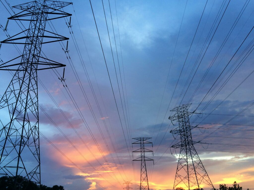 ucraina-continua-importurile-de-electricitate,-in-pofida-tensiunilor-regionale.-ce-transmite-slovacia