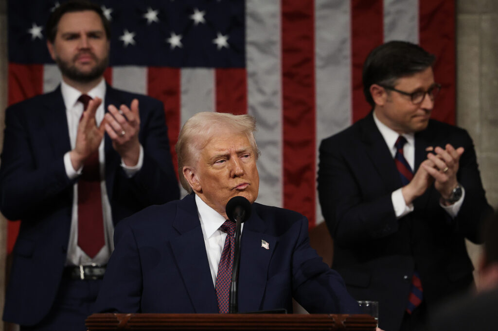 trump-nu-renunta-la-ideea-unui-nou-mandat:-ar-trebui-sa-fie-al-treilea-dar-se-intampla-lucruri-ciudate