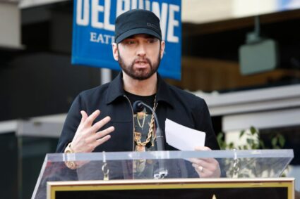 fosta-sotie-a-lui-eminem-este-acuzata-ca-a-condus-bauta-si-a-provocat-un-accident-auto.-in-masina-se-afla-si-fiul-sau