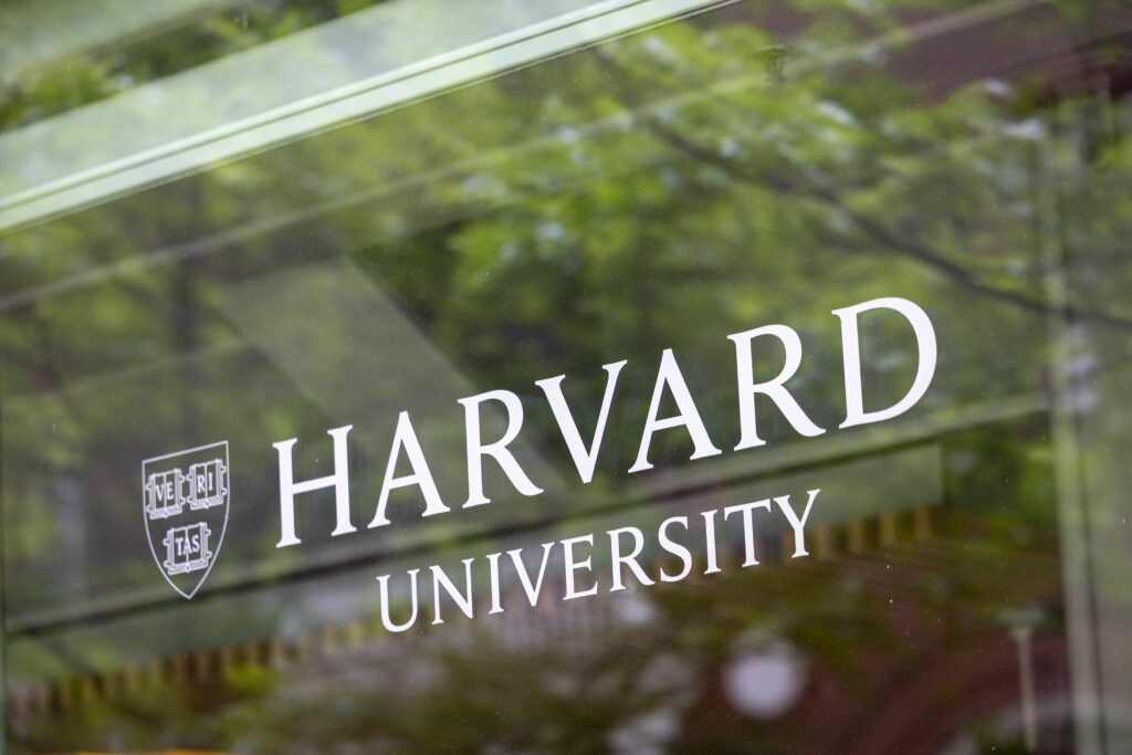 universitatea-harvard,-afectata-de-scandalul-epstein:-fostul-sau-presedinte,-lawrence-summers,-demisioneaza