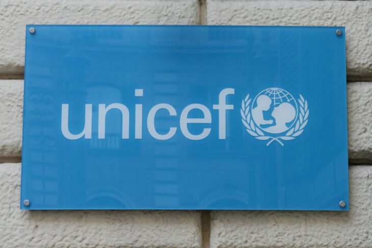 unicef-condamna-atacurile-aeriene-din-myanmar:-civilii-platesc-pretul-conflictului