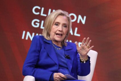 hillary-clinton-cere-audierea-lui-donald-trump-in-ancheta-camerei-privind-legaturile-cu-epstein