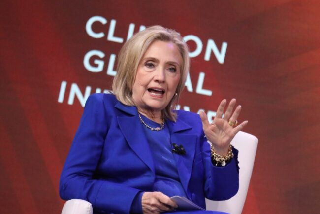 hillary-clinton-cere-audierea-lui-donald-trump-in-ancheta-camerei-privind-legaturile-cu-epstein