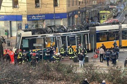accident-tragic-in-milano:-un-tramvai-a-deraiat-intr-o-intersectie.-un-mort-si-cel-putin-39-de-raniti