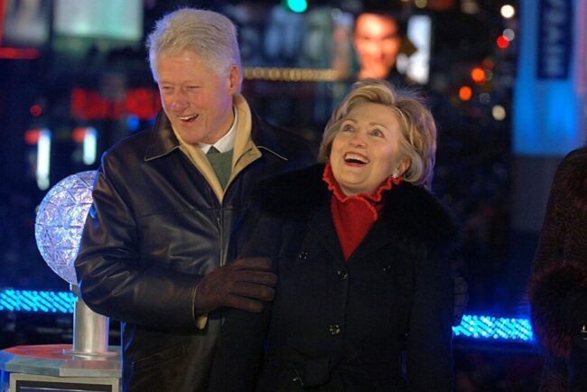 nu-am-avut-relatii-cu-femeia-din-jacuzzi”.-clinton-depune-marturie-in-cazul-epstein