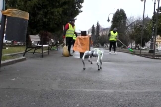 orasul-din-romania-in-care-robotii-fac-ordine-pe-strazi.-va-rugam-sa-pastrati-curatenia!-colectati-deseurile-selectiv!