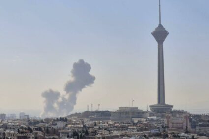 breaking-news-sua-si-israel-ataca-iranul-explozii-si-fum-gros-in-teheran.-trump-declara-ca-sunt-in-curs-operatiuni-militare-majore-/-stare-de-urgenta-in-israel