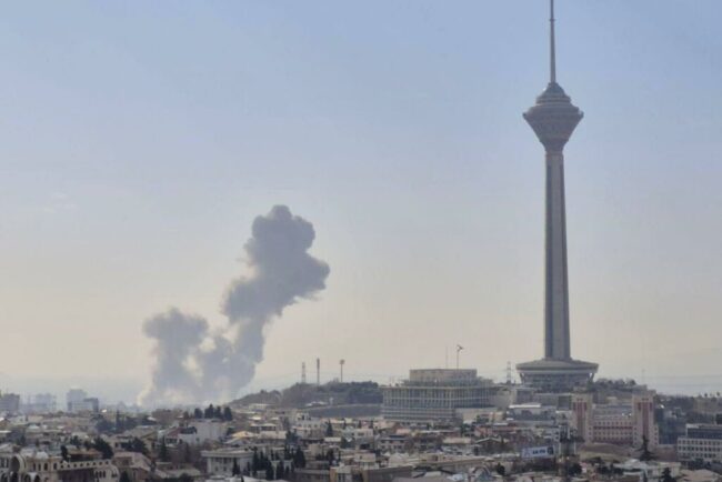 breaking-news-sua-si-israel-ataca-iranul-explozii-si-fum-gros-in-teheran.-trump-declara-ca-sunt-in-curs-operatiuni-militare-majore-/-stare-de-urgenta-in-israel