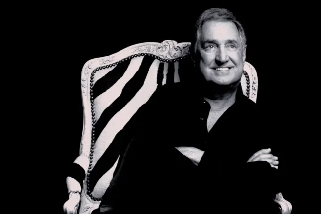 neil-sedaka,-legenda-muzicii-pop,-s-a-stins-din-viata-la-86-de-ani