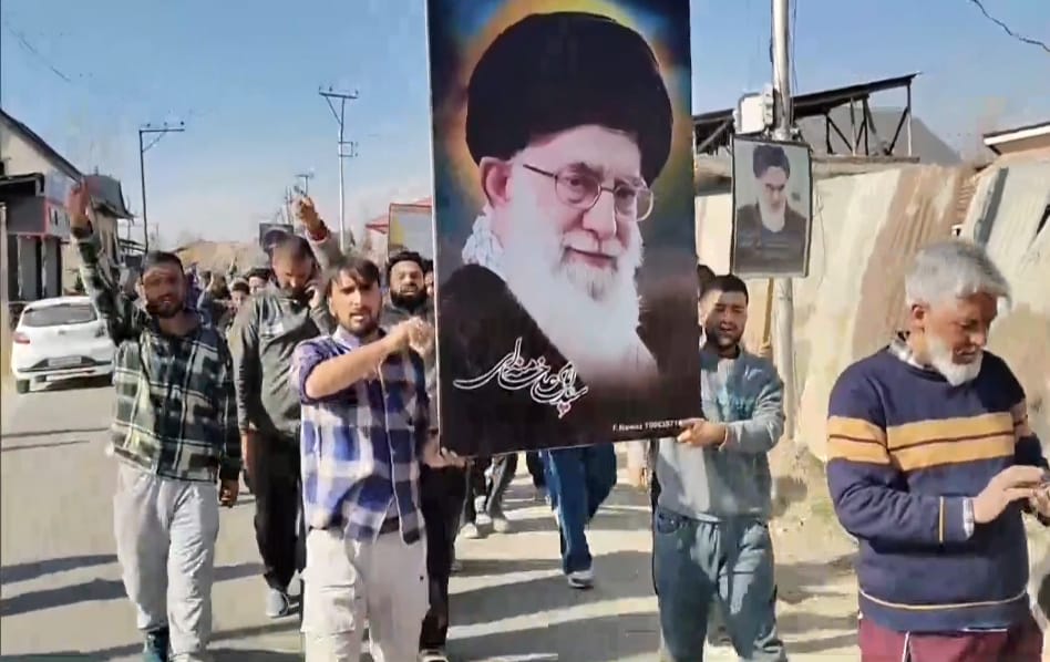 razboiul-din-orientul-mijlociu:-a-fost-numit-succesorul-interimar-al-lui-khamenei-/-fiul-lui-khamenei,-considerat-succesor,-ar-fi-fost-eliminat-/-40-de-zile-de-doliu-national-si-numirea-conducerii-interimare-astazi-/-trump-ameninta-iranul