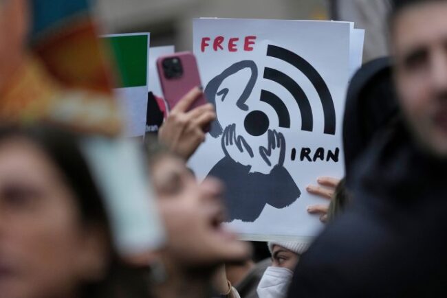 e-timpul-socotelilor:-internetul-din-iran,-la-pamant-dupa-atacuri-cibernetice-in-paralel-cu-loviturile-militare-sua-si-israel