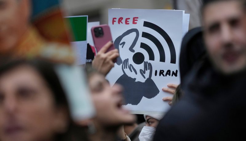 e-timpul-socotelilor:-internetul-din-iran,-la-pamant-dupa-atacuri-cibernetice-in-paralel-cu-loviturile-militare-sua-si-israel