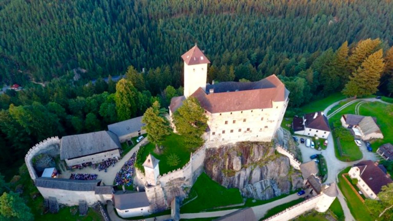 casa-pe-pamant-de-la-zero-in-alpi.-teren-pentru-locuinte-gratuit-intr-o-tara-europeana-de-poveste