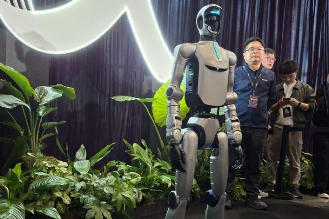 honor-a-prezentat-primul-sau-robot-umanoid-ai-si-l-a-pus-sa-danseze-pe-scena-alaturi-de-oameni-foto-video