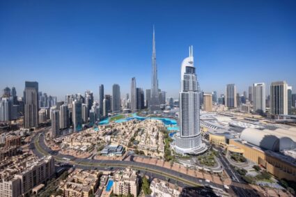 ce-poti-face-daca-ai-ramas-blocat-in-dubai:-cum-iti-recuperezi-banii-pentru-hotel-si-masa