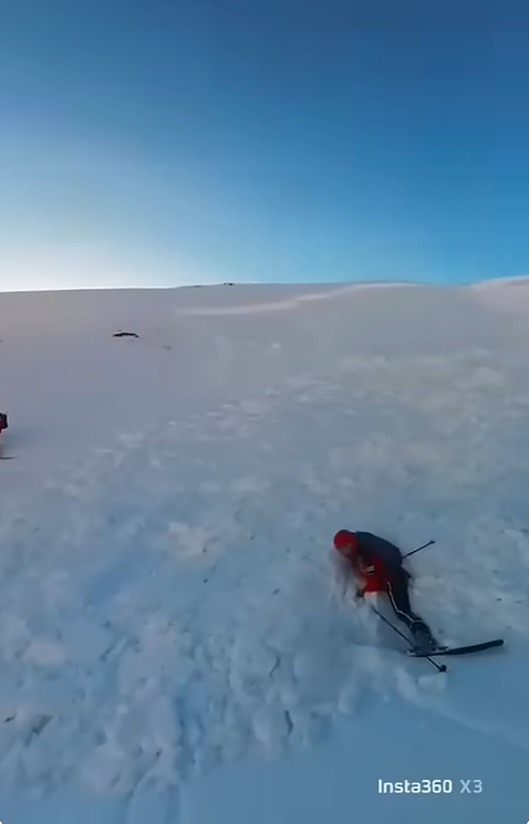 doi-schiori-au-fost-prinsi-intr-o-avalansa-in-masivul-bucegi.-imagini-incredibile,-surprinse-cu-o-camera-360
