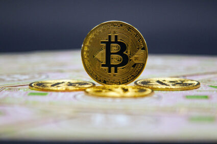 o-platforma-celebra-de-investitii-atrage-atentia:-bitcoin-a-inregistrat-cinci-luni-consecutive-de-pierderi-si-o-scadere-cu-48%-fata-de-maximul-istoric