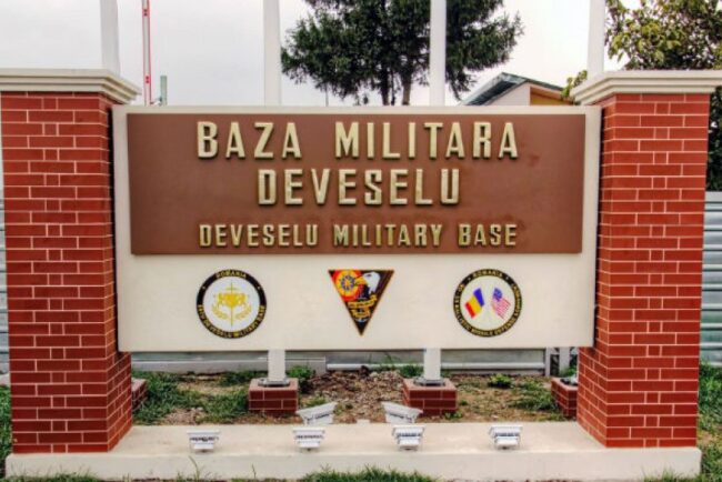 ce-inseamna-ca-armata-sua-a-ridicat-nivelul-de-alerta-la-baza-deveselu-la-nivelul-bravo.-ce-urmeaza-daca-se-ajunge-la-charlie-sau-delta-–-playtech-stiri