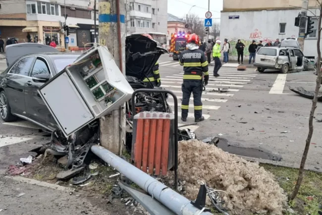 o-femeie-de-59-de-ani-a-ramas-fara-un-picior-dupa-un-carambol-intr-o-intersectie-din-braila.-un-sofer-a-trecut-pe-rosu-si-a-ajuns-pe-trotuar