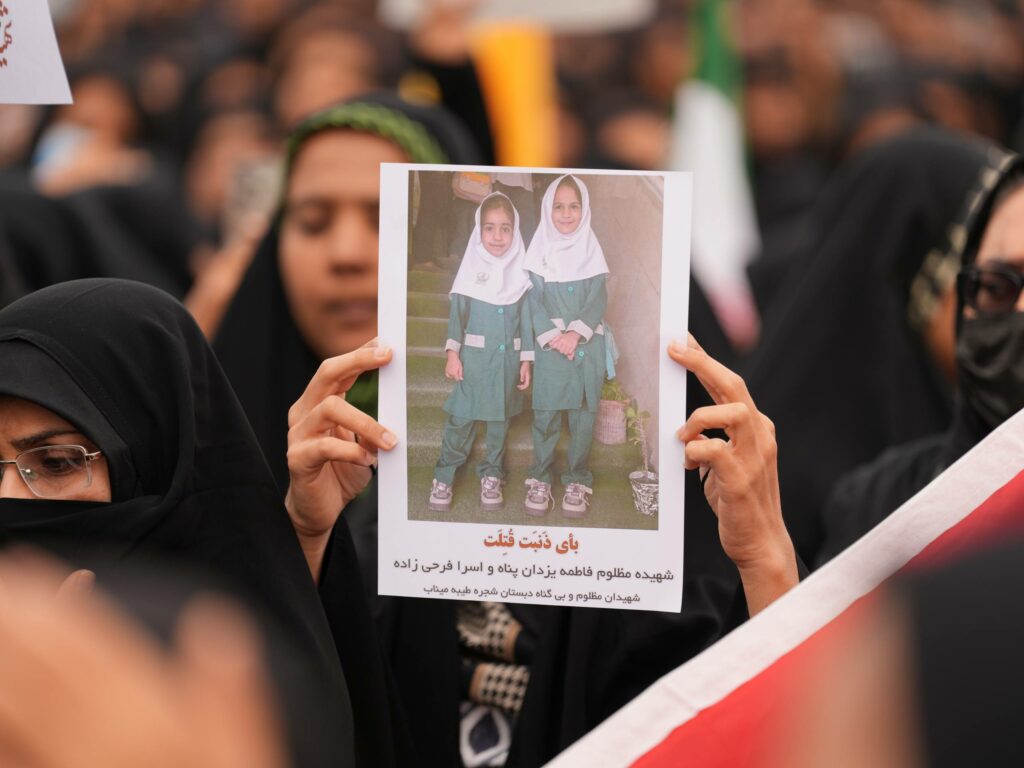 onu:-bombardamentul-de-la-scoala-de-fete-din-iran-ar-putea-fi-considerat-crima-de-razboi