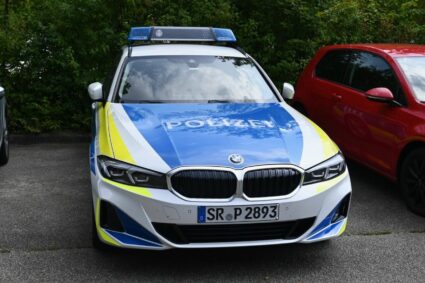 un-tanar-roman,-in-varsta-de-22-de-ani,-a-fost-amenintat-cu-un-cutit-in-fata-unui-supermarket-din-nuremberg.-suspectul-este-inca-in-libertate