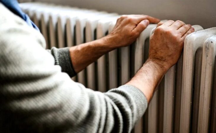 uita-de-folia-de-aluminiu.-inventia-profesionistilor-pentru-a-face-caloriferele-sa-se-incalzeasca-mai-mult-cu-mai-putini-bani