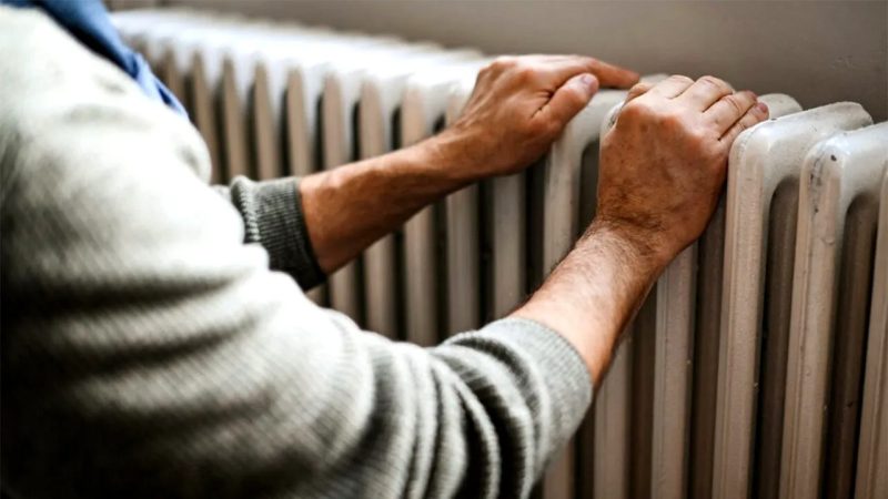uita-de-folia-de-aluminiu.-inventia-profesionistilor-pentru-a-face-caloriferele-sa-se-incalzeasca-mai-mult-cu-mai-putini-bani