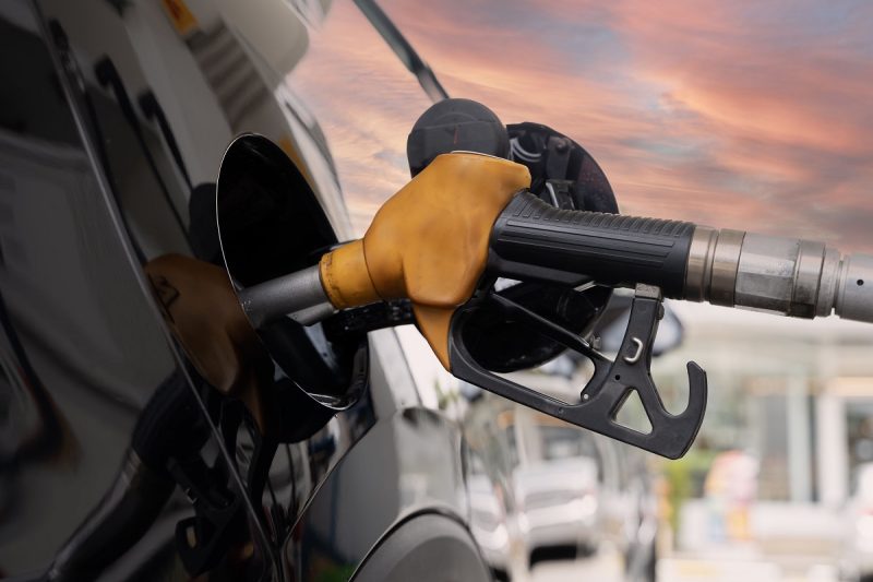 de-unde-poti-cumpara-cel-mai-ieftin-benzina-si-motorina-dupa-scumpirea-brusca-din-ultimele-24-de-ore.-lista-actualizata-a-statiilor-ieftine