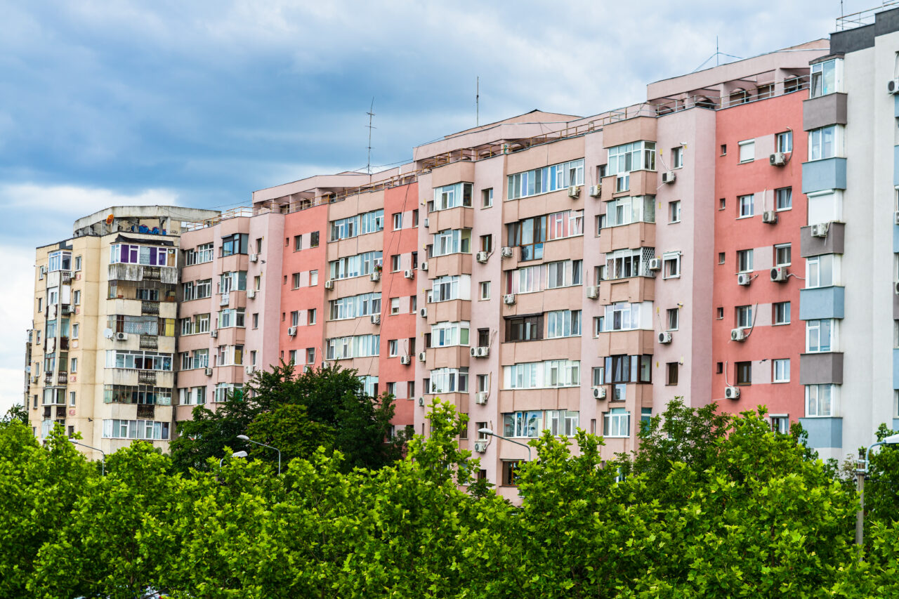 orasul-in-care-inca-mai-gasim-apartamente-ieftine-cu-doua-camere-pretul-pentru-o-garsoniera-este-de-67.000-de-euro