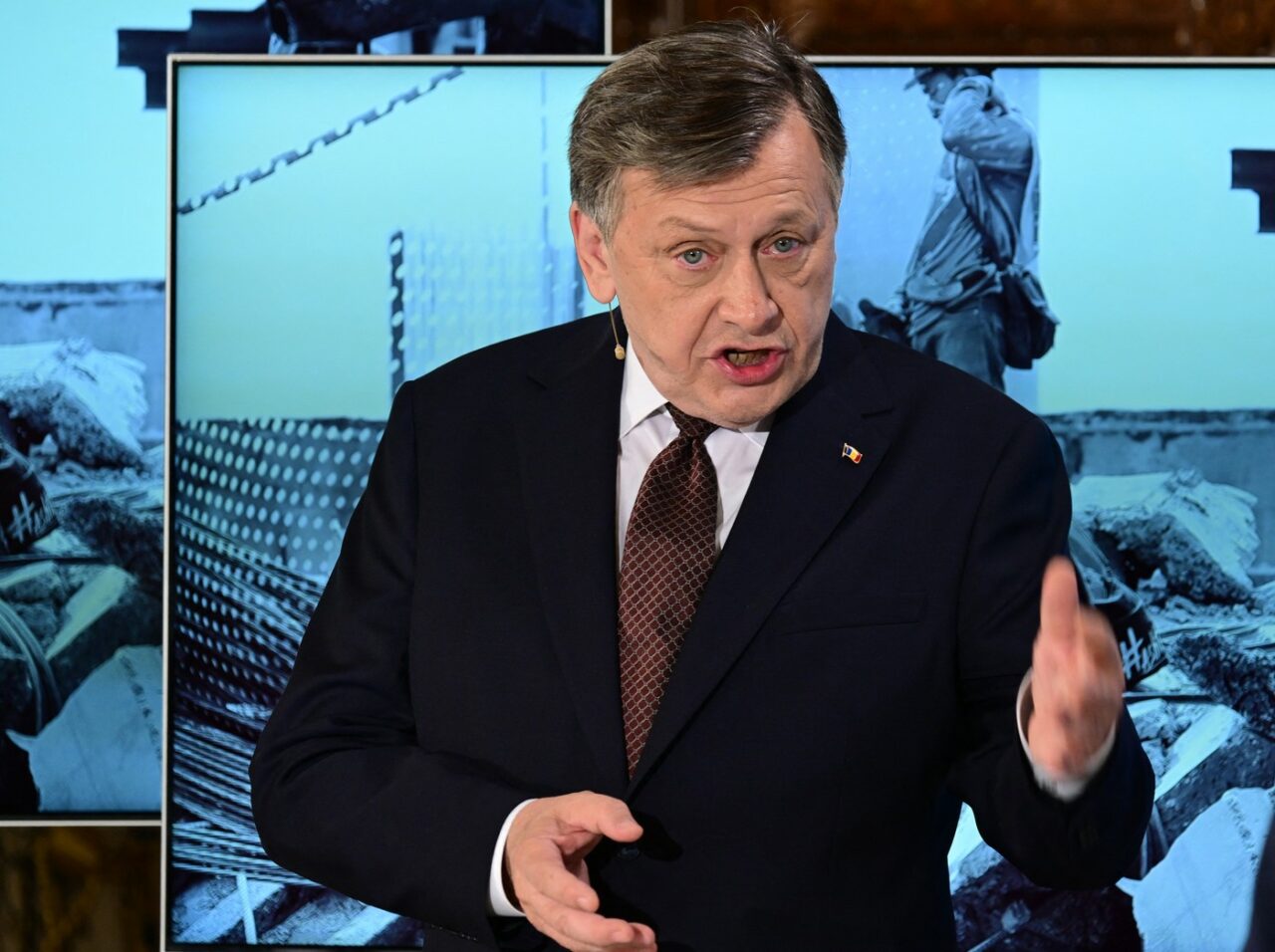 crin-antonescu-intervine-in-scandalul-momentului-–-fiica-lui-victor-ponta:-ceea-ce-i-s-a-intamplat-fiicei-sale-ma-umple-de-scarba-si-de-groaza!/-romania-trebuie-sa-scape-urgent-de-otrava-politica-si-morala-numita-usr