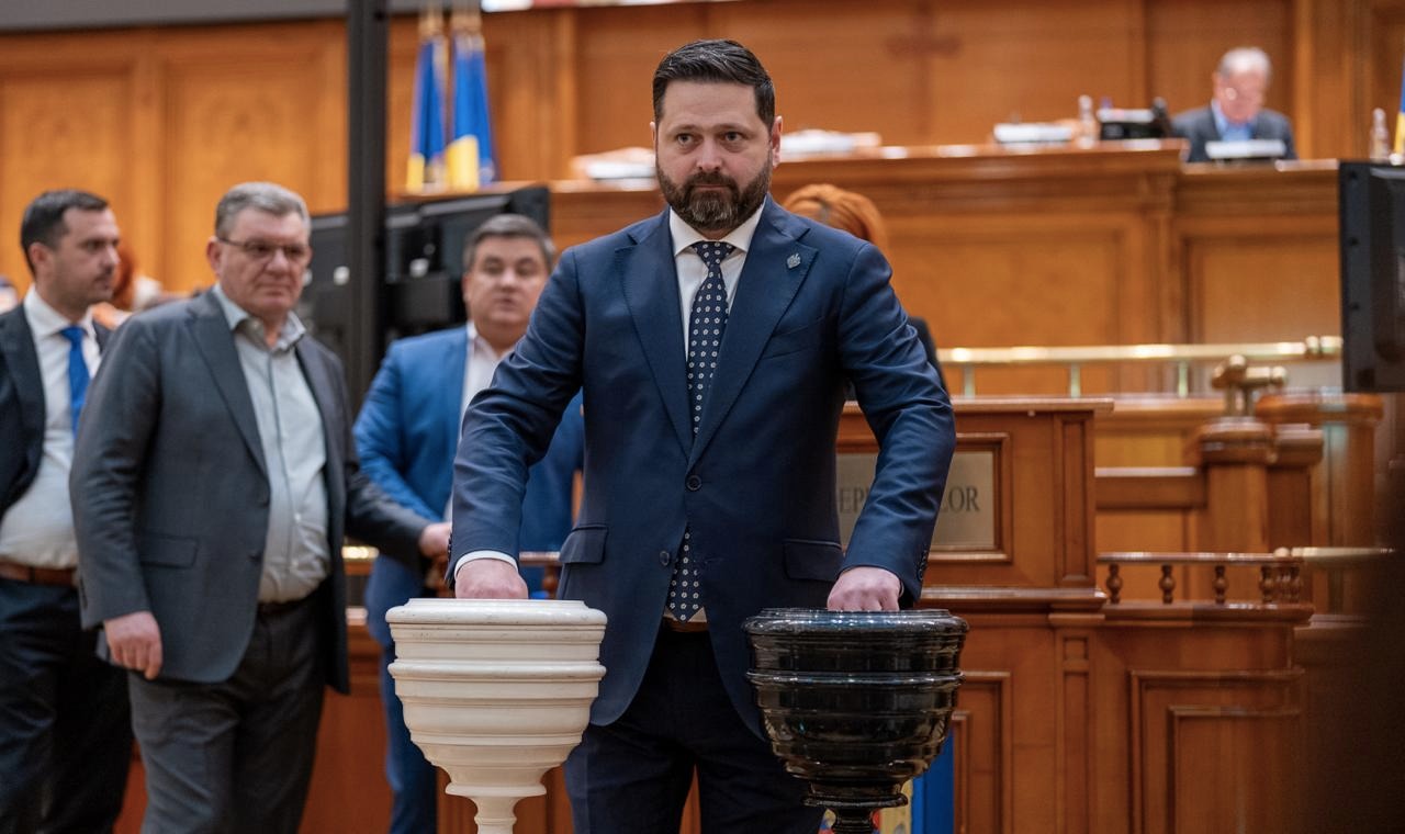 „uniti-pentru-romania”-depune-motiune-de-cenzura-impotriva-guvernului-bolojan:”vom-continua-sa-punem-presiune-politica-si-parlamentara”